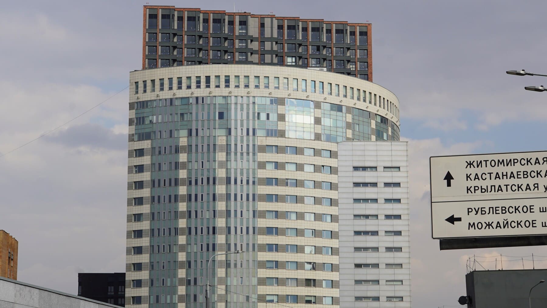 Арендовать помещение 1590 кв м в БЦ Кутузофф Тауэр